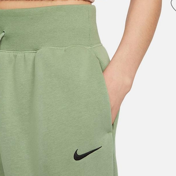 NWT Women's Nike OVERSIZED Sweatpants - Picture 4 of 8